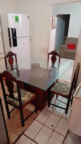 Vendo mesa 4 cadeira