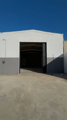Imóvel para aluguel possui 180 metros quadrados em Senador Nilo Coelho - Arapiraca - AL