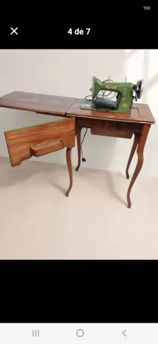 Mesa gabinete de máquina de costura. 