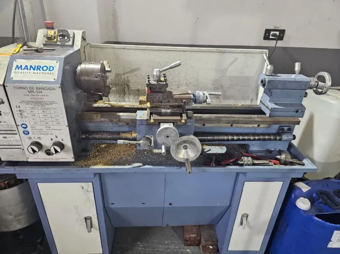 Torno de Bancada MR-334 Manrod