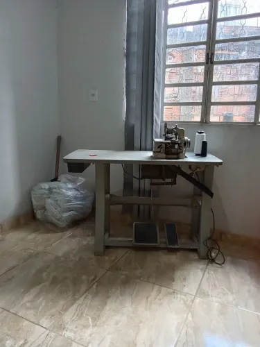 Máquina overloque semi industrial chinesinha ótima