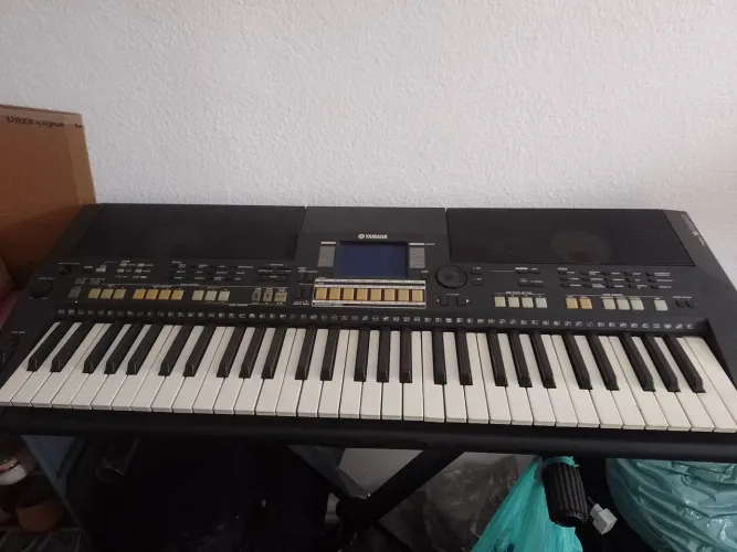 TECLADO YAMAHA PSR-S550 FUNCIONANDO