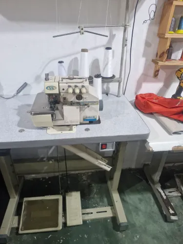 Máquina de costura overlok industrial
