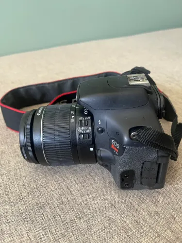 Canon t3i com lente 