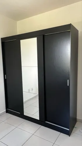 Guarda-roupa Casal 3 Portas Correr Com Espelho Cor Preta