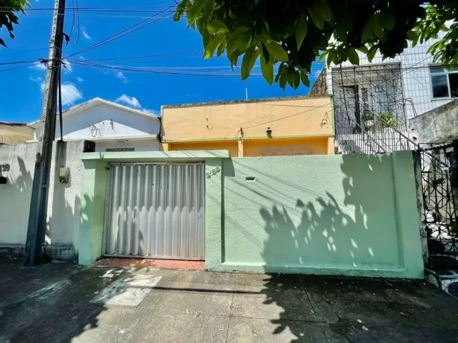 Casa para Aluguel no Montese | 100 m² | 2 Quartos | 2 Banheiros | Excelente Localização