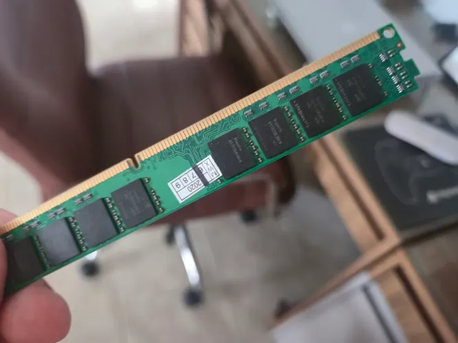 Memória RAM 4GB DDR3 1600MHz DIMM Para PC Desktop
