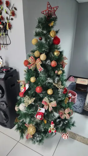 Arvore de Natal com decoração 
