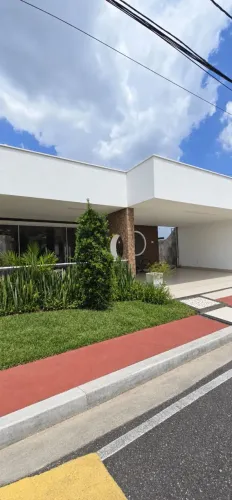 Casa confortável no Condomínio Alto de Pinheiros