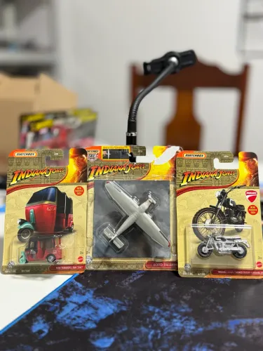 Coleção indiana jones matchbox avião moto