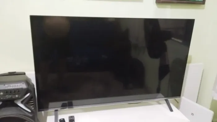 Smart TV LG de 55 polegadas - com defeito no display - para peças