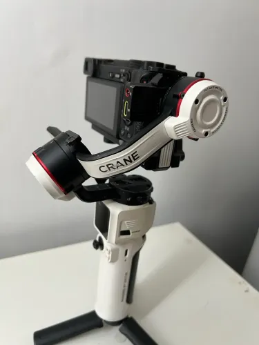 SONY A6300 + LENTE DO KIT + GIMBAL CRANE