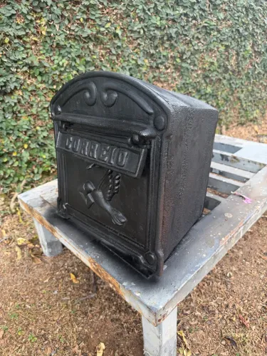 Caixa de correios de ferro fundido
