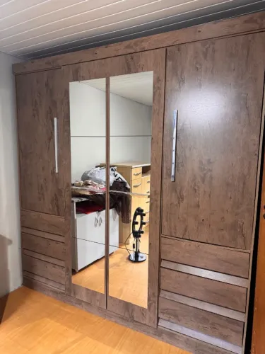 Guarda-roupa Casal 4 Portas com Espelho
