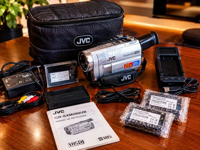Filmadora JVC Compact VHS + 2 Baterias Novas + Carregador Novo + Estojo e Fita