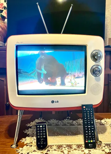 TV LG Retrô Laranja 