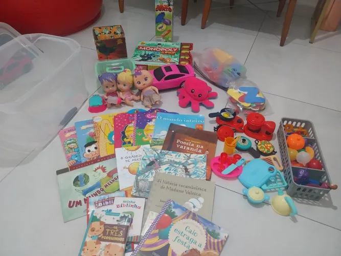 Kit brinquedos jogos e livros educativos