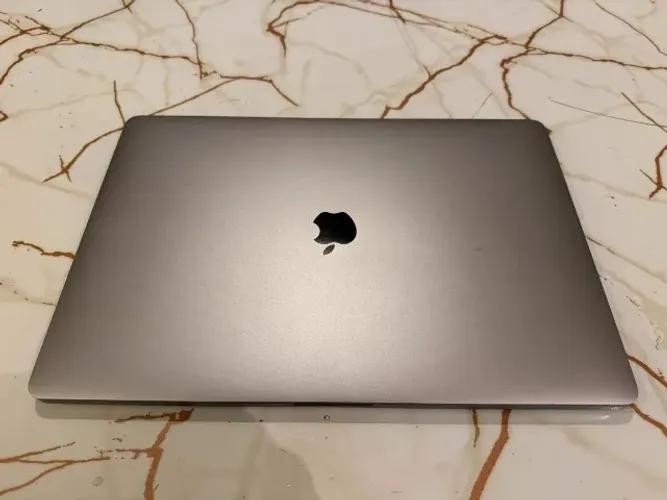 MacBook Pro 2019 15" i7 com Ótima Configuração, Bateria Saudável e Carregador Original