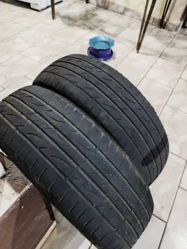 Vende-se dois Pneu remould 185/65 R15 86R Radial.<br>Marca BF TYRC.