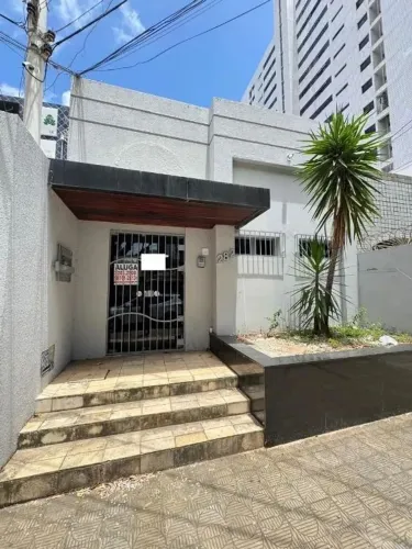 Imóvel em av principal, com 174 m² de área construida.