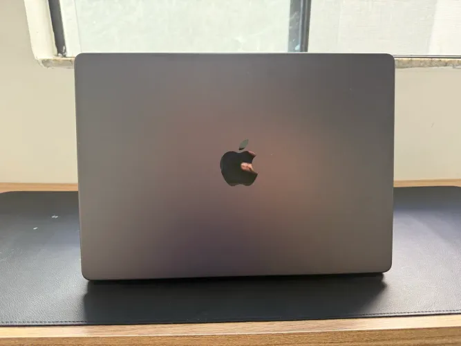 MacBook Pro M5 24gb 1tb com 3 anos de Apple Care