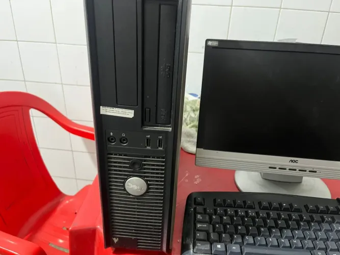 Computador completo. 