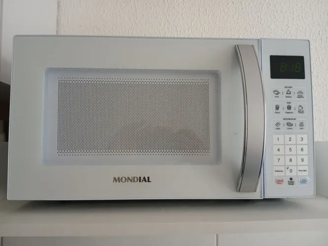 Microondas mondial 21L seminovo