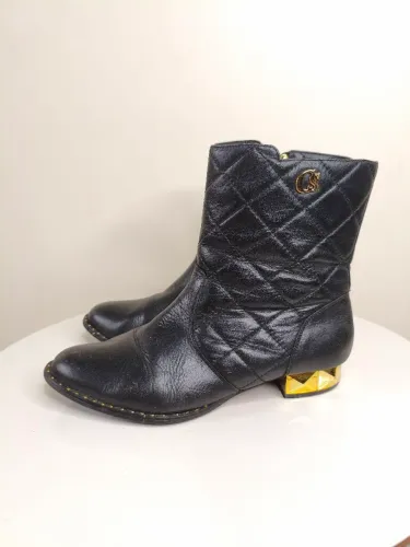 Bota em couro legítimo Carmen steffens preta salto dourado Tam 37