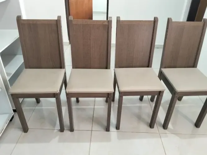 Conjunto com 4 cadeiras MDF