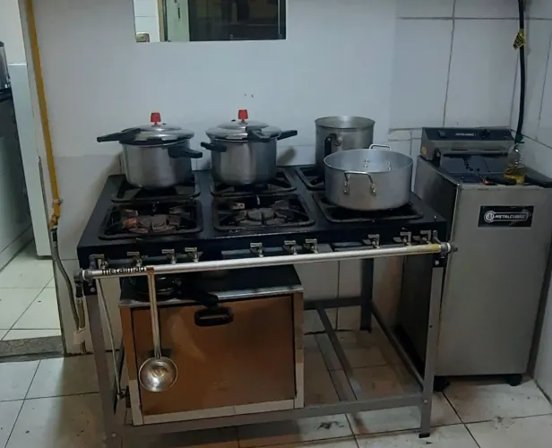 Vende-se o ponto de restaurante para funcionar