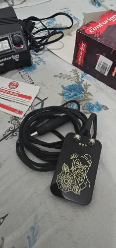 Fonte + pedal para tatuagem 