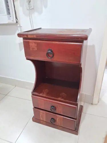 Mesa de Cabeceira em madeira