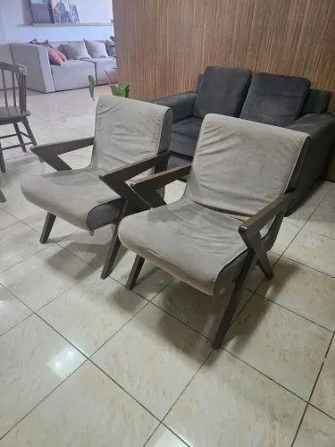 Cadeiras - Poltronas de madeira