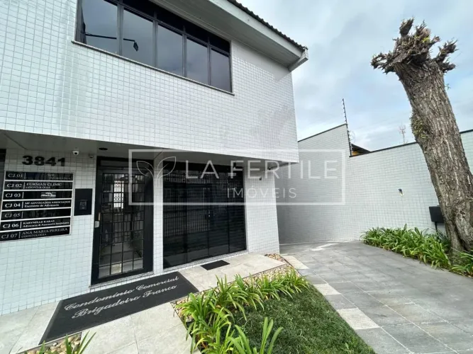 Sala Comercial, 35M², Aluguel de R$ 2.300,00 + Taxas - Rebouças, Curitiba (Pr)