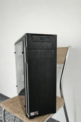 Gabinete Gamer Mymax ATX c/ lateral acrílica - R$100