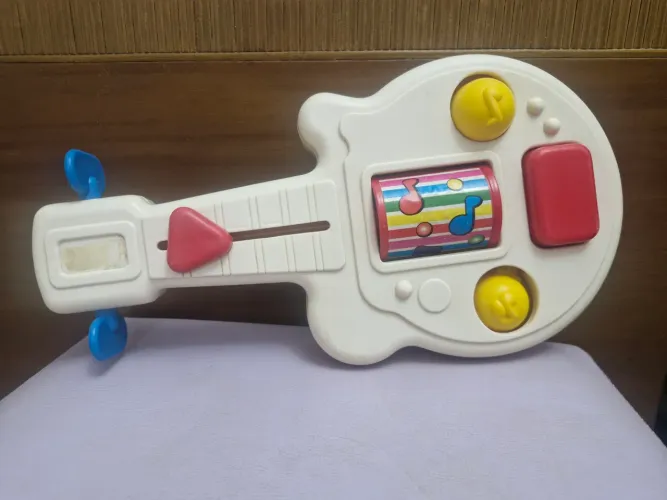 Guitarrinha antiga do Bebê da Estrela anos 80 - leia descrição