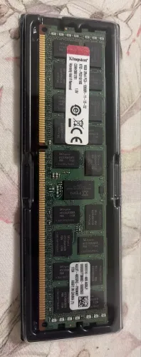 Esta é uma memória RAM Kingston de 16GB, modelo KTD-PE316/16G.