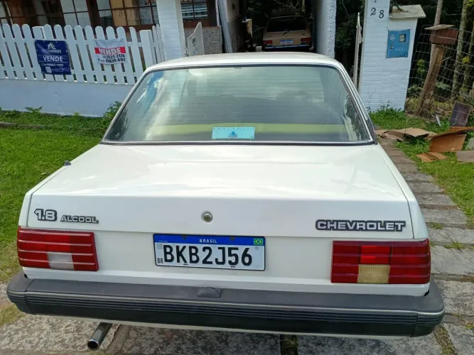 Chevrolet Monza GL 1.8 Efi/ SL/ L/ 650/barc. 2e4p (álcool) 1984