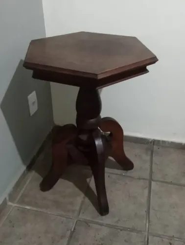 Mesa de canto estilo colonial  em madeira nobre maciça