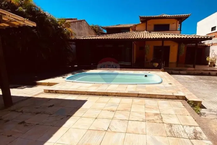 À venda casa de alto padrão com piscina e terraço em Manguinhos, Armação dos Búzios