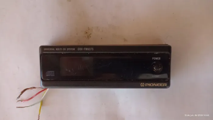 Display disqueteira FM não sei se está funcionando foi cortado cabo...