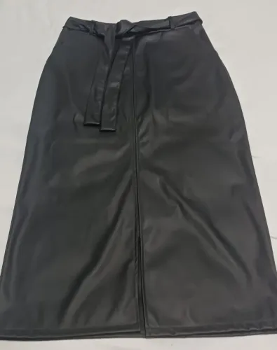 Saia longa tamanho M mas veste até um G , nova cor preta zíper lateral cinto