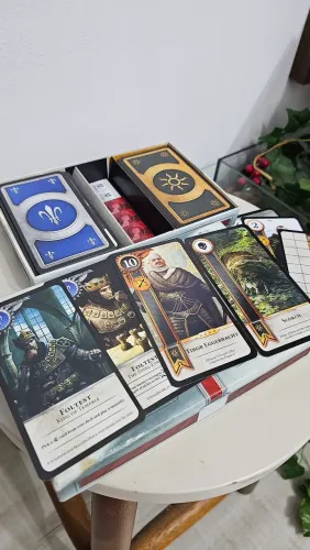 Gwent físico oficial de The Witcher 3: Wild Hunt ood and Wine.
