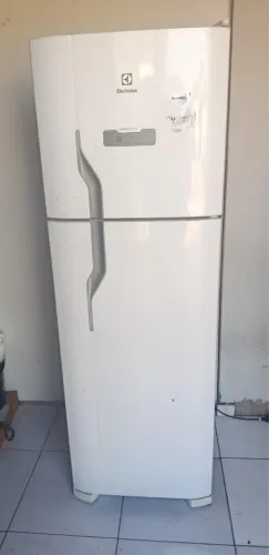 Geladeira $2.500 pra vender rápido