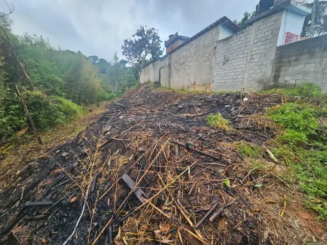 Terreno próximo ao asfalto em São Lourenço da Serra SP