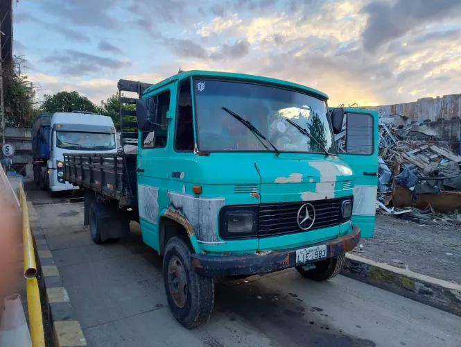 Caminhão Mercedes 608 ano 73