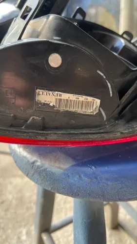 Lanterna traseira esquerda Renault Sandero 2016