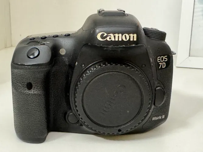 Canon 7D MK2, com grip