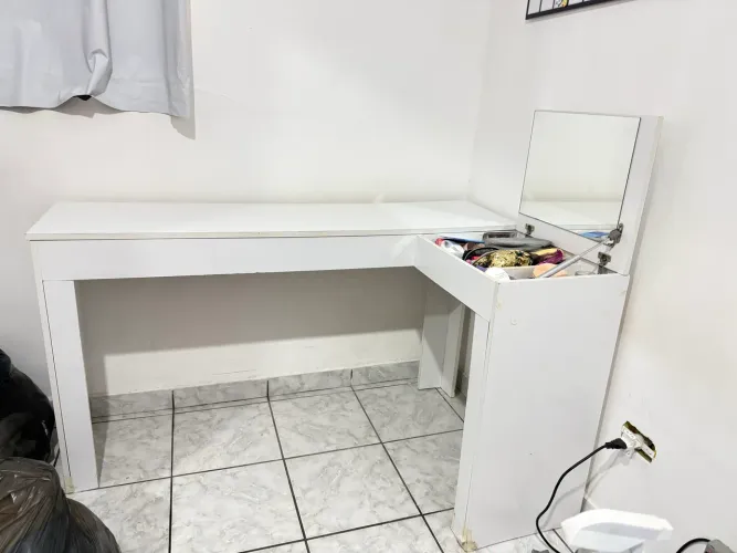 Escrivaninha/penteadeira com espelho 