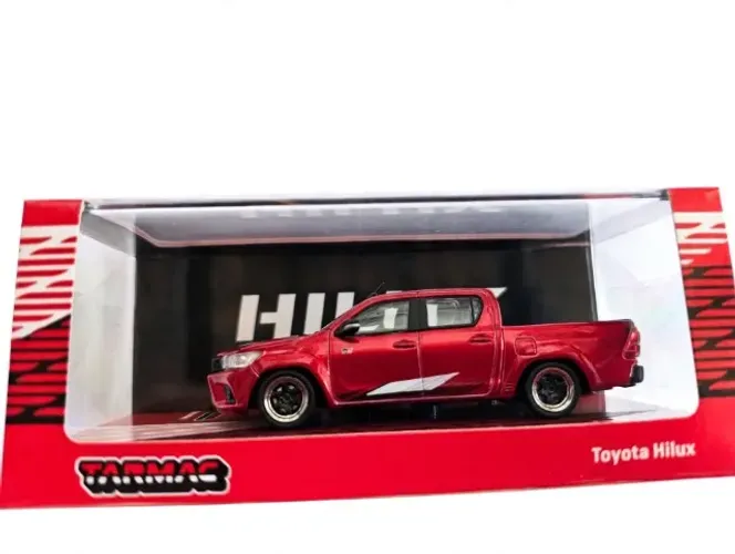 Miniatura Tarmac Works Toyota Hilux GR Sport 1/64 Vermelho Metálico
